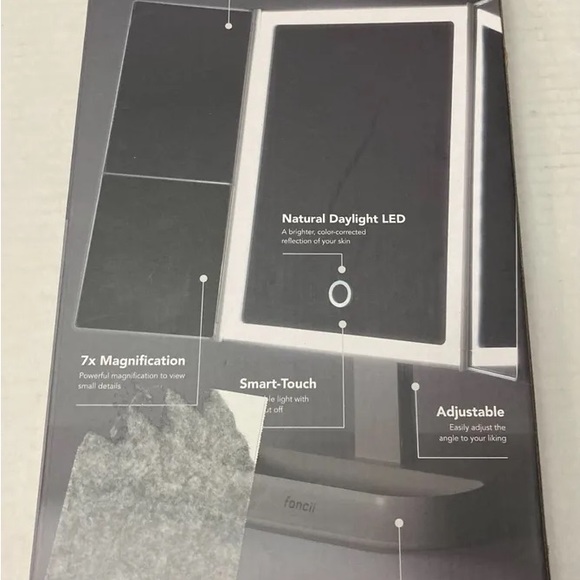 Sora Dual powered Vanity Mirror LED’s mimic the natural sunlight - Picture 7 of 13